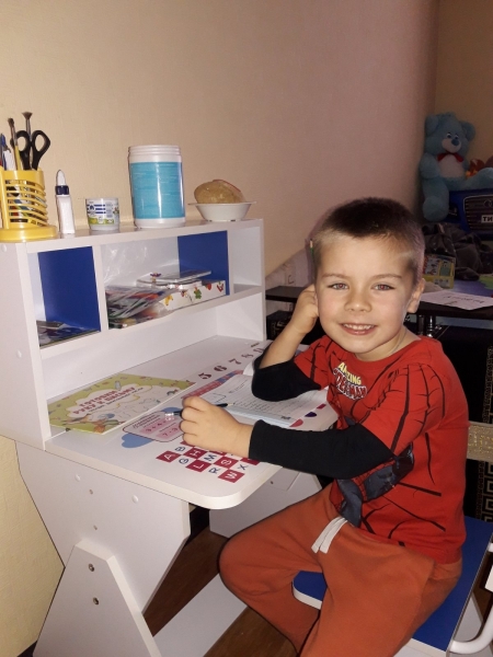 Дитяча парта з підйомом стільниці (Україна)